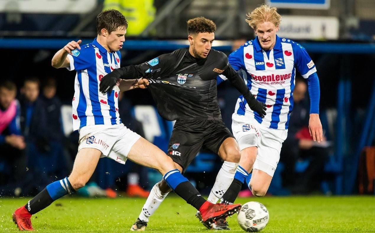 通过社交媒 通过社交媒