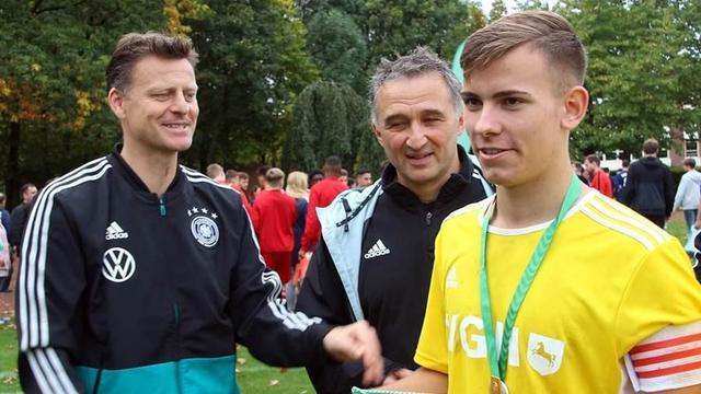 于同龄人 于同龄人